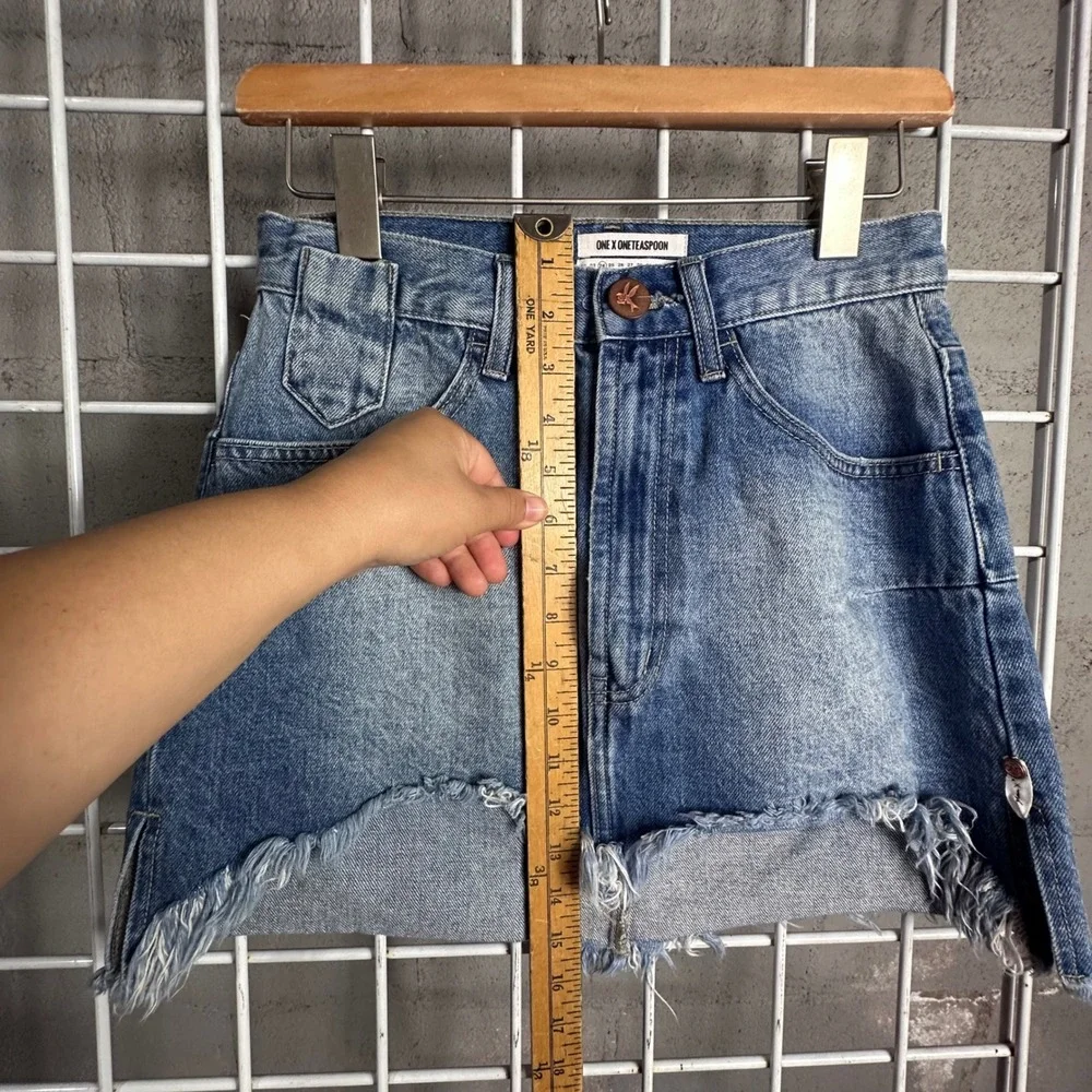 One x OneTeaspoon Vanguard Blue Denim Mini Skirt Mid Waist Frayed‎ Hem Size 24